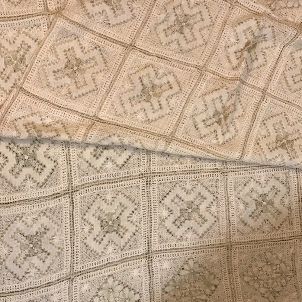 HANDMADE CROCHET VTG Ivory tablecloth / bedspread 94”x94”